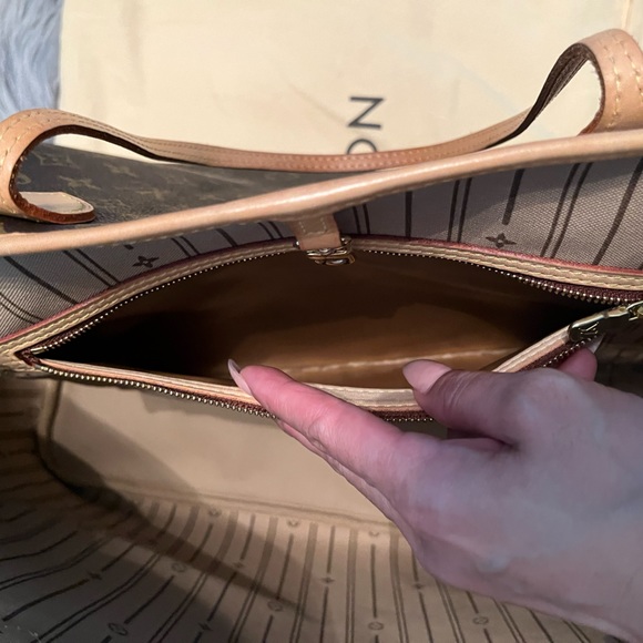 Authentic Louis Vuitton Neverfull GM - Picture 4 of 11
